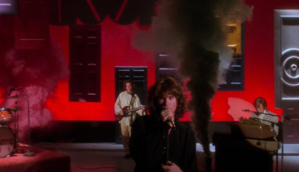 Πώς ο Βαλ Κίλμερ έγινε ο Τζιμ Μόρισον – Ο ρόλος που οδήγησε τον ηθοποιό στον ψυχολόγο