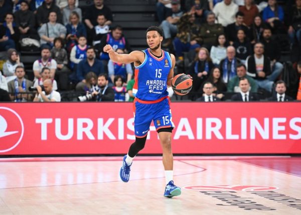 Αναντολού Εφές – Ζαλγκίρις Κάουνας 87-77: Πήρε τη νίκη και έκλεισε θέση στα playoffs της Euroleague