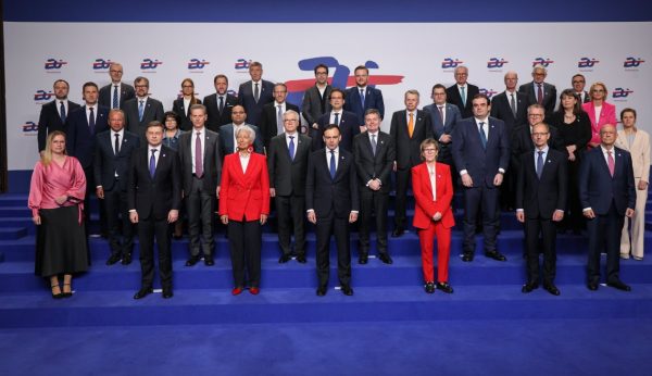 Eurogroup: Στο τραπέζι δασμοί και χρηματοδότηση αμυντικών δαπανών