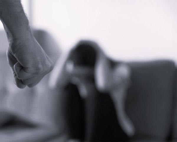 ΕΛ.ΑΣ.: 325 συλλήψεις για ενδοοικογενειακή βία την περασμένη εβδομάδα – 217 για νεανική παραβατικότητα