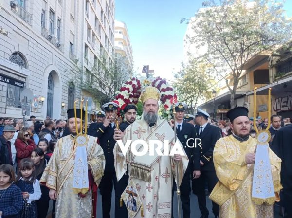 Σε κλίμα κατάνυξης η περιφορά του Επιταφίου του Αγίου Μηνά στη Θεσσαλονίκη