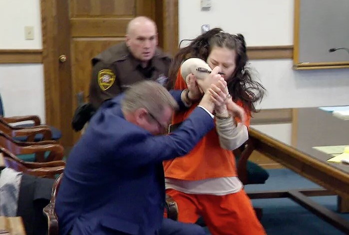 Ουισκόνσιν: Δολοφόνος επιτέθηκε στον συνήγορό της μέσα στο δικαστήριο