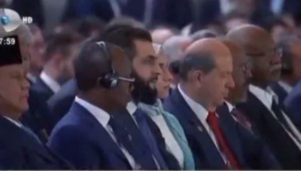 Ο Τατάρ αποκοιμήθηκε ενώ μιλούσε ο Ερντογάν στο φόρουμ της Αττάλειας
