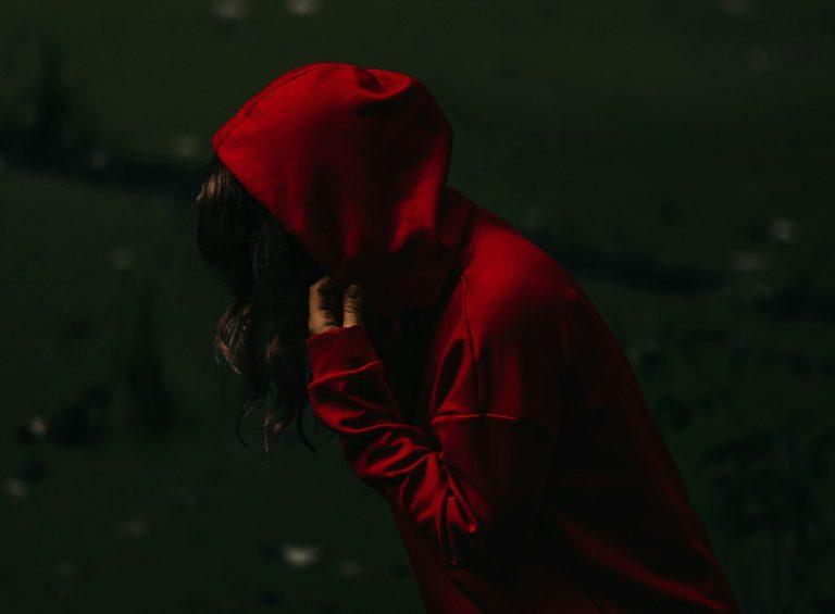 Μεγάλη Βρετανία: Ποινή 15 ετών σε 14χρονη που μαχαίρωσε δύο καθηγήτριες και συμμαθήτριά της