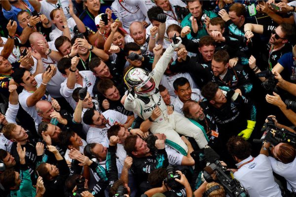 Νίκες, συντρίμμια, θρύλοι: Αποθέωση της μηχανοκίνητης «θρησκείας» στην επική έκθεση της Formula 1