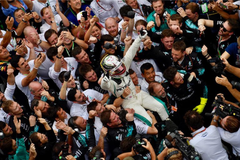 Νίκες, συντρίμμια, θρύλοι: Αποθέωση της μηχανοκίνητης «θρησκείας» στην επική έκθεση της Formula 1