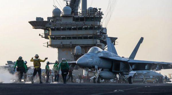 Χούθι: Το F/A-18 έπεσε από το αεροπλανοφόρο προσπαθώντας να αποφύγει χτύπημα