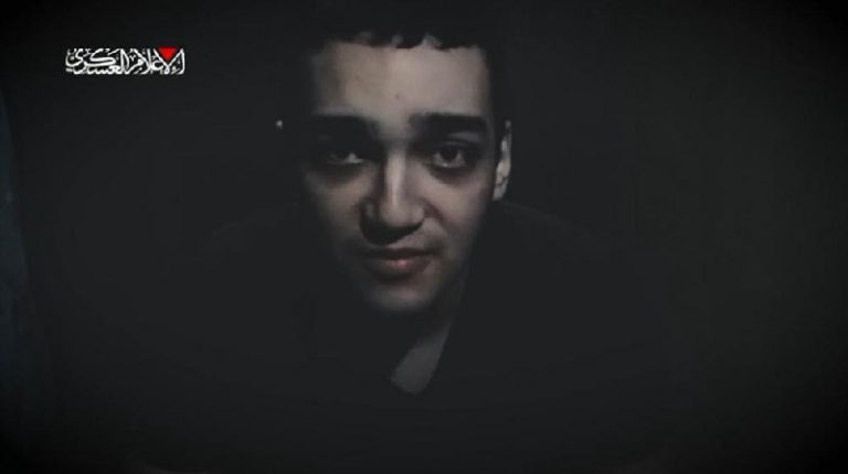 Γάζα: Η ένοπλη πτέρυγα της Χαμάς δίνει στη δημοσιότητα βίντεο ενός εν ζωή Ισραηλινοαμερικανού ομήρου