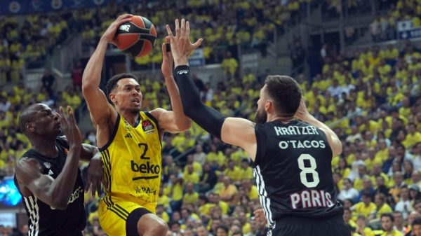 Φενερμπαχτσέ – Παρί 89-72: «Πάρτι» και 2-0!