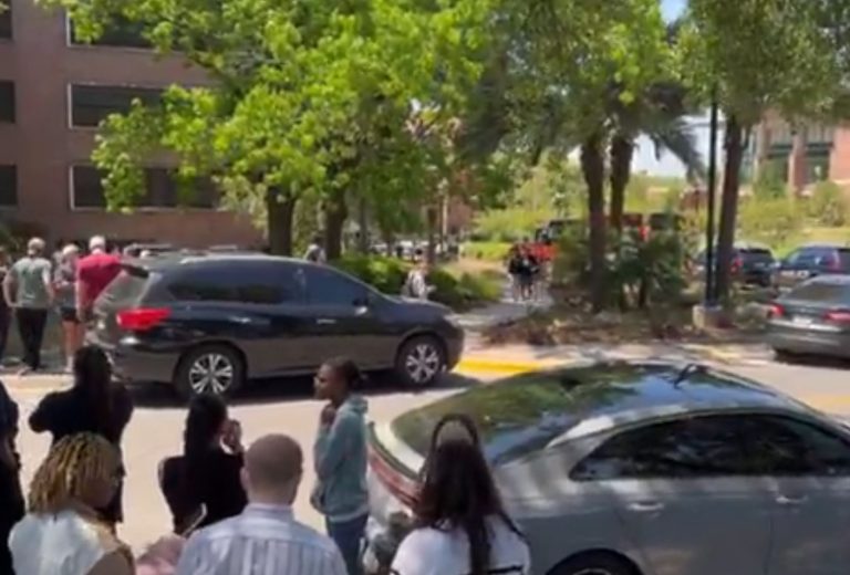 Συναγερμός σε πανεπιστήμιο της Φλόριντα για ενεργό σκοπευτή – Τουλάχιστον 4 τραυματίες