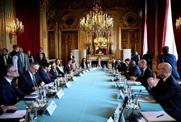 Ουκρανία: Σκληρό διπλωματικό πόκερ για την ειρήνη – Ορυκτά, Patriot, Κινέζικα όπλα και… Σούμι