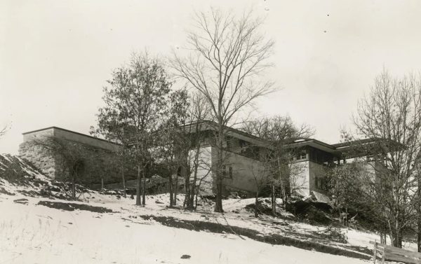 Έκαψε τη μυστική, ερωτική φωλιά του αρχιτέκτονα Φρανκ Λόιντ Ράιτ και σκότωσε την ερωμένη του – κανείς δεν έμαθε γιατί