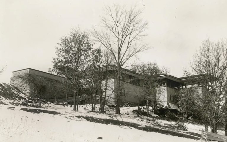 Έκαψε τη μυστική, ερωτική φωλιά του αρχιτέκτονα Φρανκ Λόιντ Ράιτ και σκότωσε την ερωμένη του – κανείς δεν έμαθε γιατί