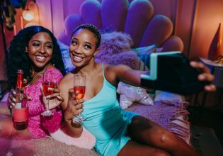 Από τον Μασκ και τον Ζάκερμπεργκ στο Tumblr – Η στροφή της Gen Z