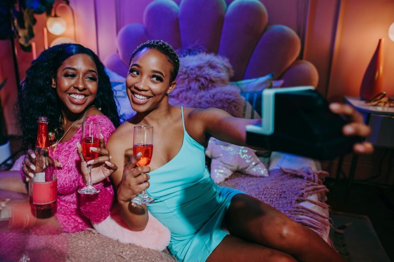 Από τον Μασκ και τον Ζάκερμπεργκ στο Tumblr – Η στροφή της Gen Z