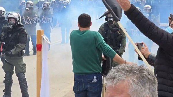 ΚΚΕ: Καταγγέλλουμε την απρόκλητη επίθεση των δυνάμεων καταστολής στην εκδήλωση Μητσοτάκη στην Κοζάνη