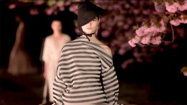 Η μόδα και ο κύκλος της ζωής – Το μυσταγωγικό σόου του Dior μέσα στις ανθισμένες κερασιές του Κιότο