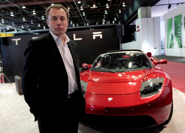Tesla: Τα δύο «καυτά» ερωτήματα των επενδυτών στον  Έλον Μασκ – Πιέζουν για απαντήσεις