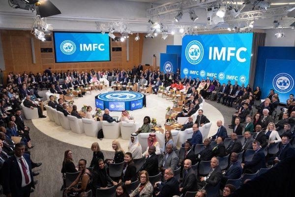 ΔΝΤ – Παγκόσμια Τράπεζα: Περισσότερη ανησυχία για τις επιπτώσεις του εμπορικού πολέμου