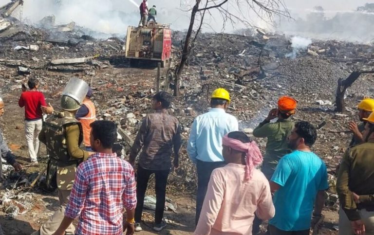 Τραγωδία στην Ινδία: Τουλάχιστον 21 νεκροί από έκρηξη σε εργοστάσιο κατασκευής πυροτεχνημάτων