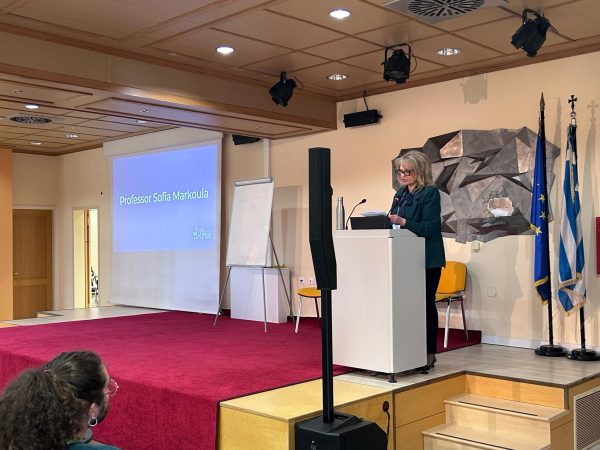 Φτώχεια και αιθαλομίχλη είναι ένα δίδυμο που σκοτεινιάζει τον ουρανό