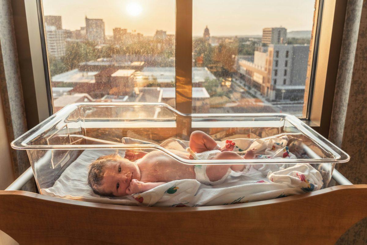 Νέα έρευνα: Πόσα παιδιά πρέπει να γεννά κάθε γυναίκα για να μην εξαφανιστεί το ανθρώπινο είδος