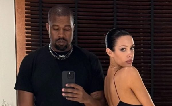 Με μια σβάστικα και ένα νέο κομμάτι, ο Κάνιε Γουέστ αποκάλυψε ότι η Μπιάνκα Σενσόρι τον παράτησε