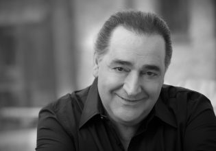 Βασίλης Καρράς: Η μεγάλη συναυλία – αφιέρωμα στις 13 Ιουνίου στο Καλλιμάρμαρο