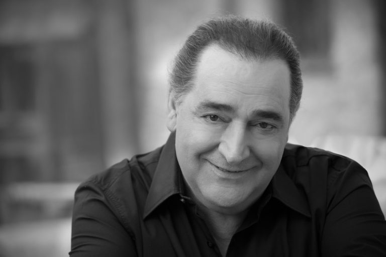 Βασίλης Καρράς: Η μεγάλη συναυλία – αφιέρωμα στις 13 Ιουνίου στο Καλλιμάρμαρο