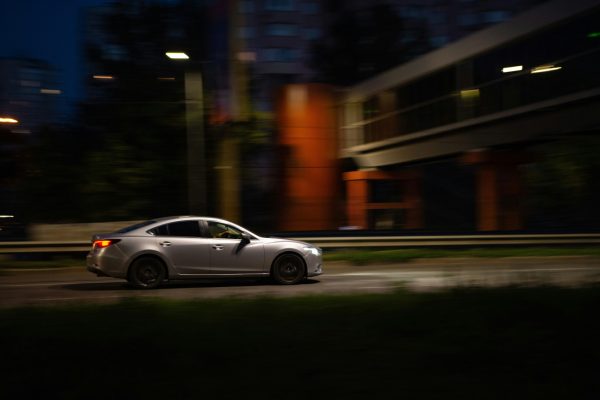 Περιφερειακή Υμηττού: Ασυνείδητος οδηγός έτρεχε με 212 χλμ/ώρα – Στο αυτοκίνητο τα ανήλικα παιδιά του