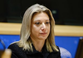 Καρυστιανού: Επτά ερωτήματα για την πραγματογνωμοσύνη Δέδε