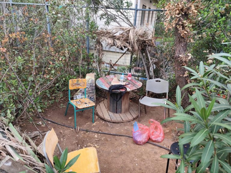 Καισαριανή: Βρέθηκε καβάτζα ναρκωτικών δίπλα στις φοιτητικές εστίες – Τρεις συλλήψεις