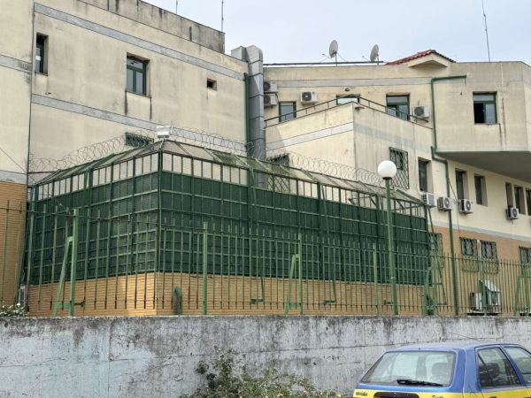 Αγρίνιο: Παραδόθηκε ο ένας από τους δύο νεαρούς που είχαν δραπετεύσει την Κυριακή του Πάσχα