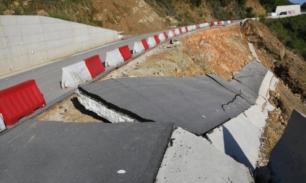 Λάρισα: Παρέμβαση της Εισαγγελίας για την κατάρρευση του δρόμου μεταξύ Ρακοπόταμου – Κεραμιδίου