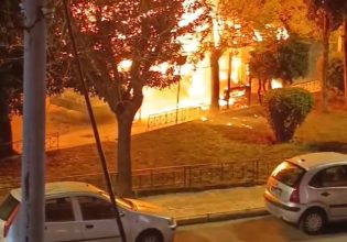 Φωτιά σε λεωφορείο: Στις φλόγες τυλίχθηκε το όχημα στη Λιοσίων