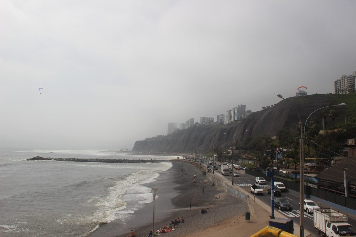 Περού: Έκλεισαν περισσότερα από 90 λιμάνια λόγω ισχυρών κυμάτων στον Ειρηνικό