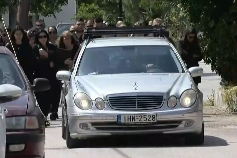 Μυτιλήνη: Θρήνος στην κηδεία του 29χρονου λιμενικού – Τα στοιχεία που δείχνουν αυτοκτονία – Τι εξετάζουν οι Αρχές