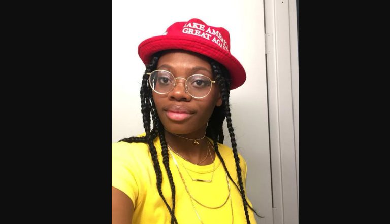 ΗΠΑ: «Ξεχρέωσα τις σπουδές μου παριστάνοντας την οπαδό του Τραμπ» – Νεαρή έβγαλε 150 χιλιάδες δολάρια