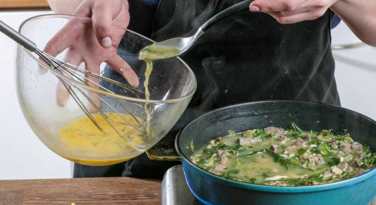 Μαγειρίτσα: Η σούπα «κανόνας» του Πάσχα