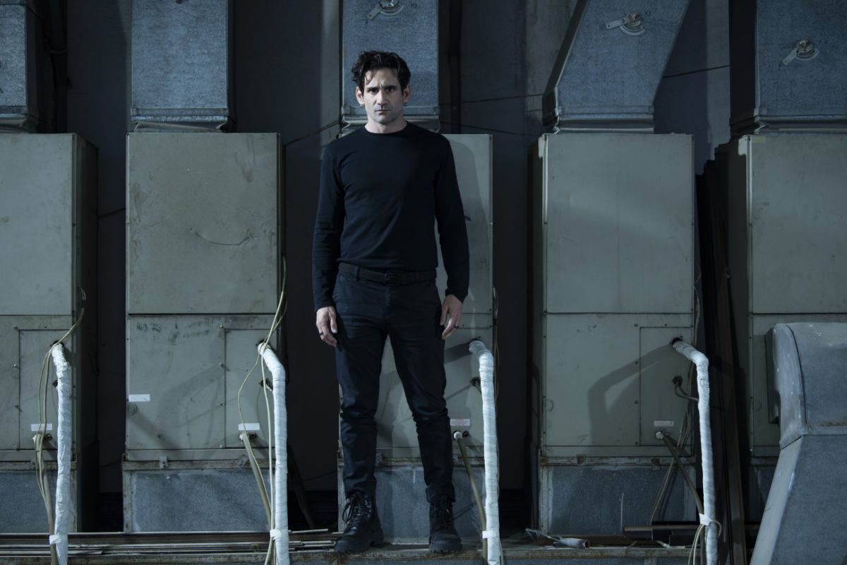 Η νέα παράσταση του Άρη Μπινιάρη στο Θέατρο ARK – Η «Δίκη» του Κάφκα με τον Οδυσσέα Παπασπηλιόπουλο