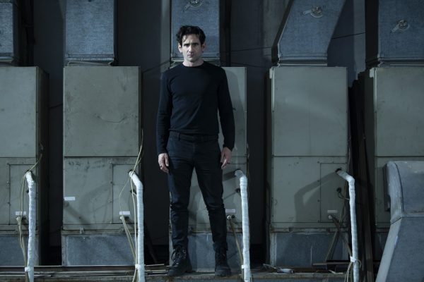 Η νέα παράσταση του Άρη Μπινιάρη στο Θέατρο ARK – Η «Δίκη» του Κάφκα με τον Οδυσσέα Παπασπηλιόπουλο