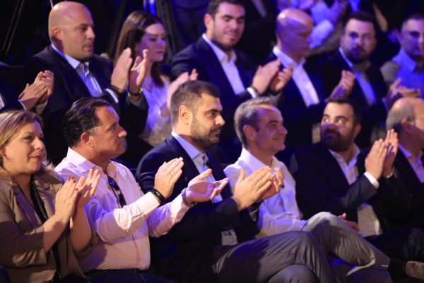 «Ομάδα Αλήθειας»: Υπουργοί επιβεβαιώνουν τη μισθοδοσία της από Βαρβιτσιώτη-Ολύμπιο – Ούτε λέξη για τα «δολοφονικά» μποτς και τρολ