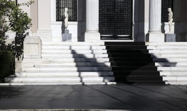 Στριμωγμένη η κυβέρνηση μετά τις αποκαλύψεις για τον γαλάζιο μηχανισμό προπαγάνδας – «Γίνατε ουρά των τρολς»