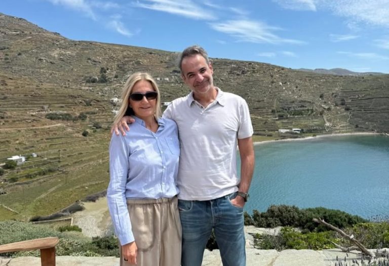 Οι ευχές και τα «χρόνια πολλά» του Μητσοτάκη για το Πάσχα