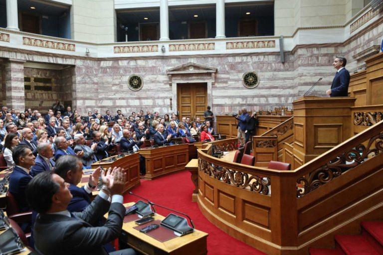 Μεγαλώνει το κενό μεταξύ Μαξίμου και ΚΟ μετά τις αποκαλύψεις για μαύρο πολιτικό χρήμα στην Ομάδα Αλήθειας