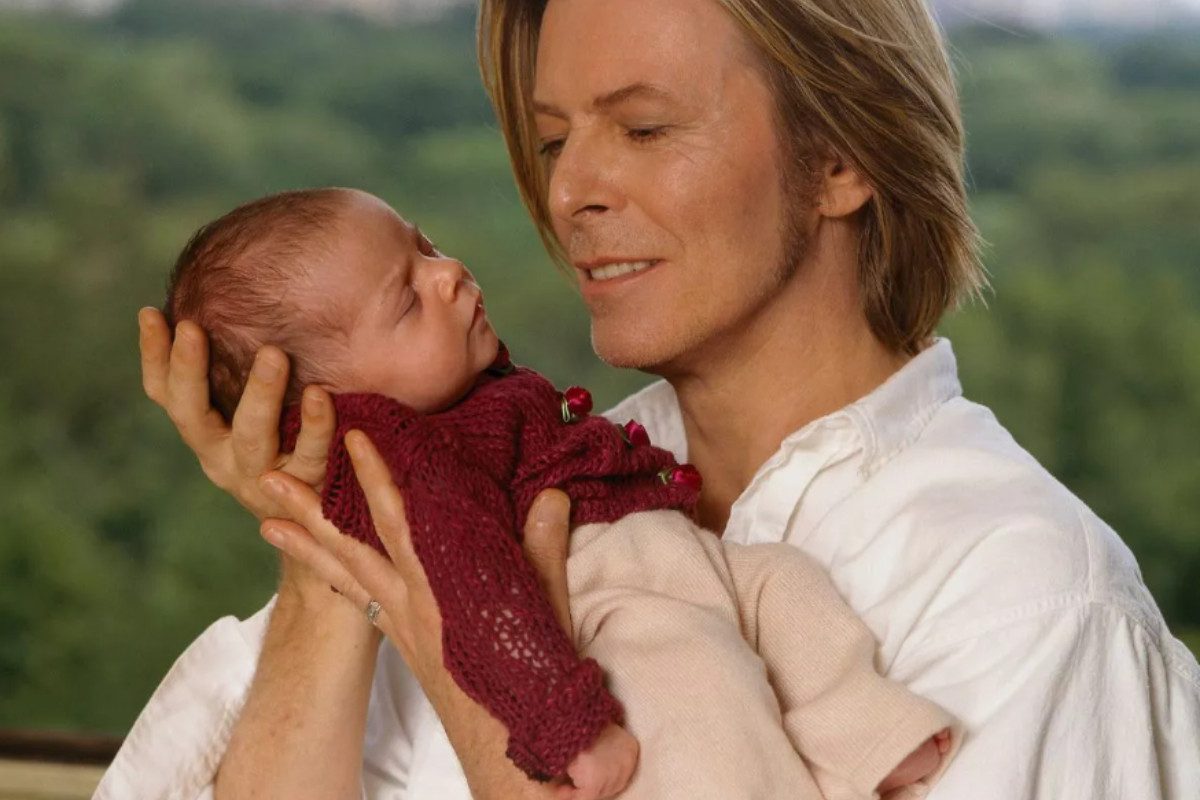 Λέξι Τζόουνς: Η κόρη του Ντέιβιντ Μπόουι και της Ιμάν κυκλοφόρησε το πρώτο της άλμπουμ