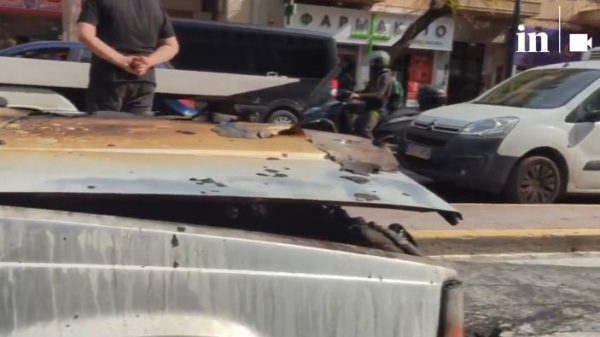 Νεκροφόρα πήρε φωτιά εν κινήσει στη λεωφόρο Συγγρού – Πήγαινε σε κηδεία