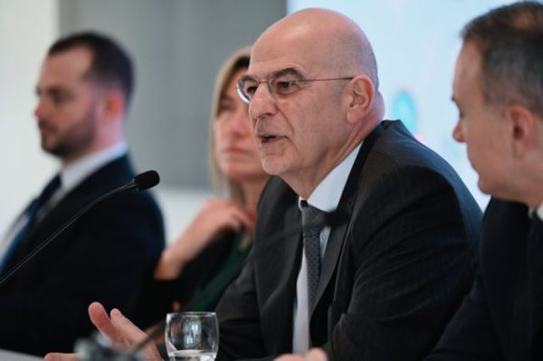 Δένδιας: Η Ευρώπη απέχει «περίπου δέκα χρόνια» από την «αμυντική αυτονομία»