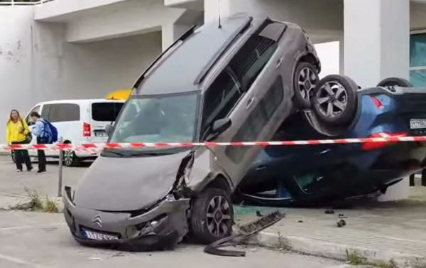Απίστευτο τροχαίο στο ΟΑΚΑ: «Κόλλησε το γκάζι» και «καβάλησε» άλλα οχήματα