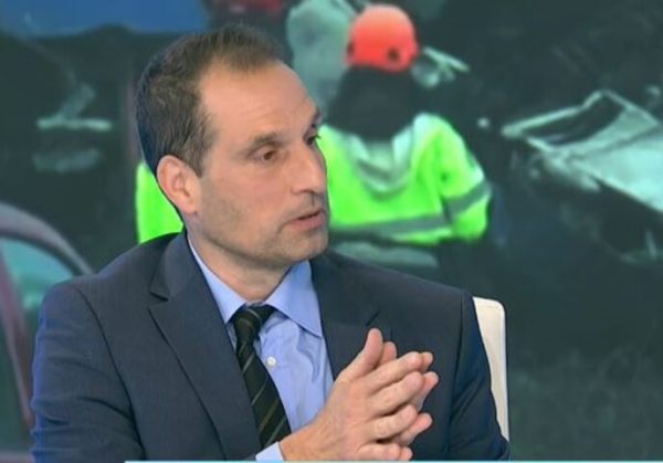 Βουλή: «Πυρ ομαδόν» της αντιπολίτευσης για παραίτηση Παπαδημήτριου – «Προσπάθεια αποπροσανατολισμού, να πει ποιοι τον απειλούν»